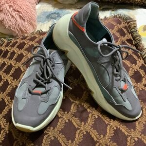 Women’s echo tennis shoes